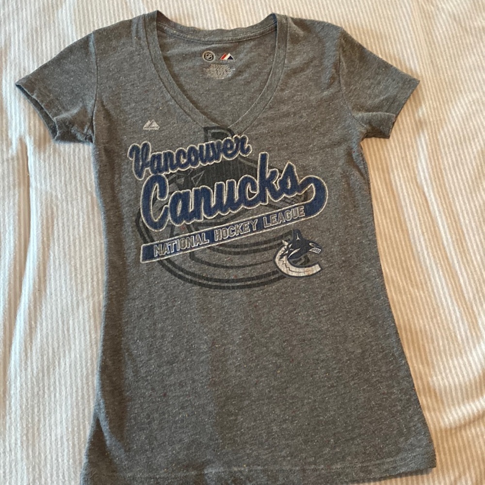 Vancouver Canucks women’s Hockey T